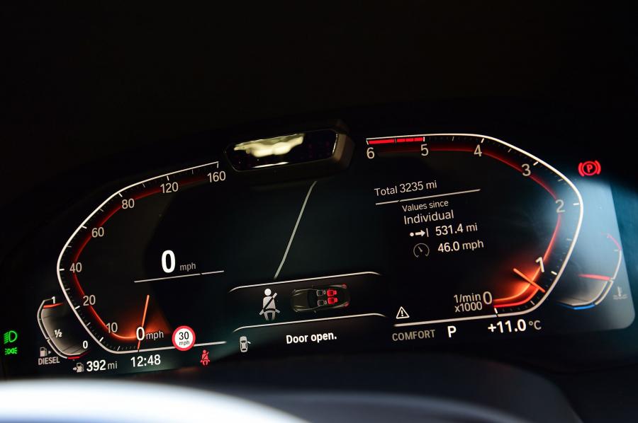 Панель приборов BMW 840d xDrive M Sport (G15) 2018 года  (UK) (фото 32 из 40)